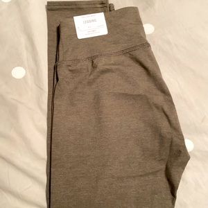 Never worn- green leggings - aerie